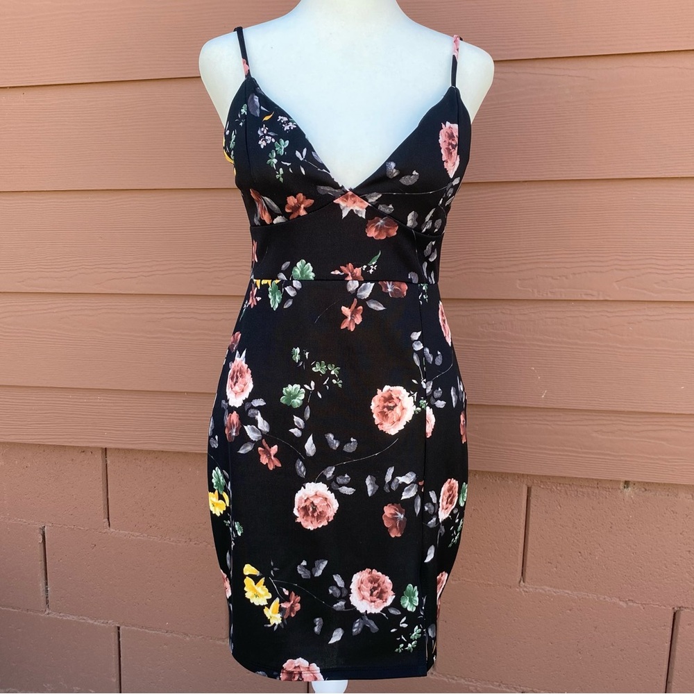 7DAYWKND NWT Black Floral Mini Dress - Size Medium